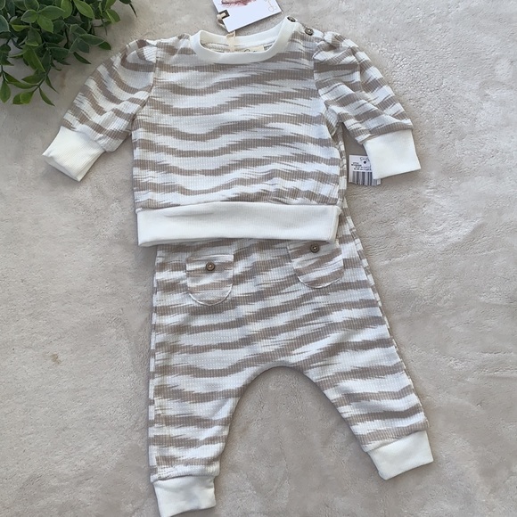 NWT Jessica Simpson 2pc. Set Tan & Off White 3-6M Top & Pants - Picture 10 of 10